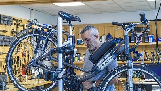 Electric bicycle assembly